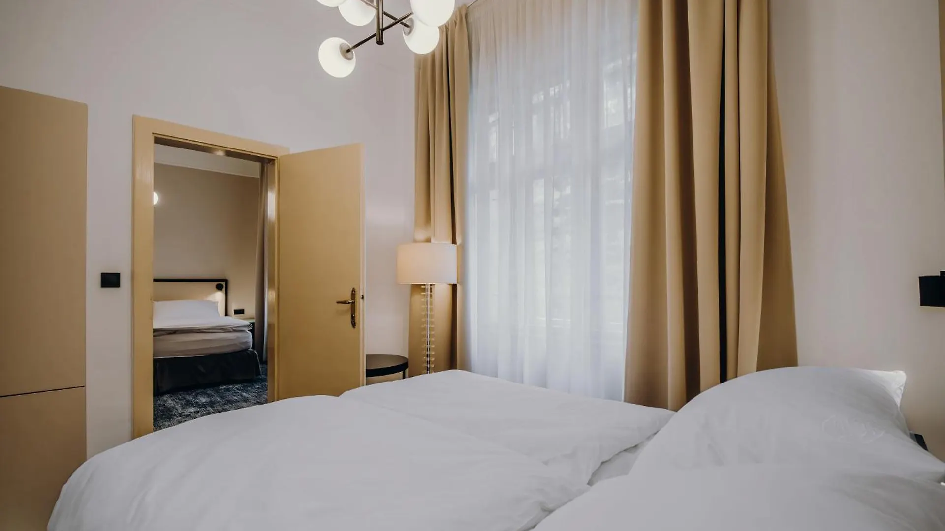 Hotel Esplanade Carlsbad à Karlovy Vary 4*,